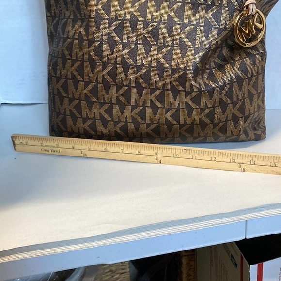 Michael Kors XL Tote 13” tall 14” wide 9” drop 4” wide on side Preowned EPC - Picture 2 of 13